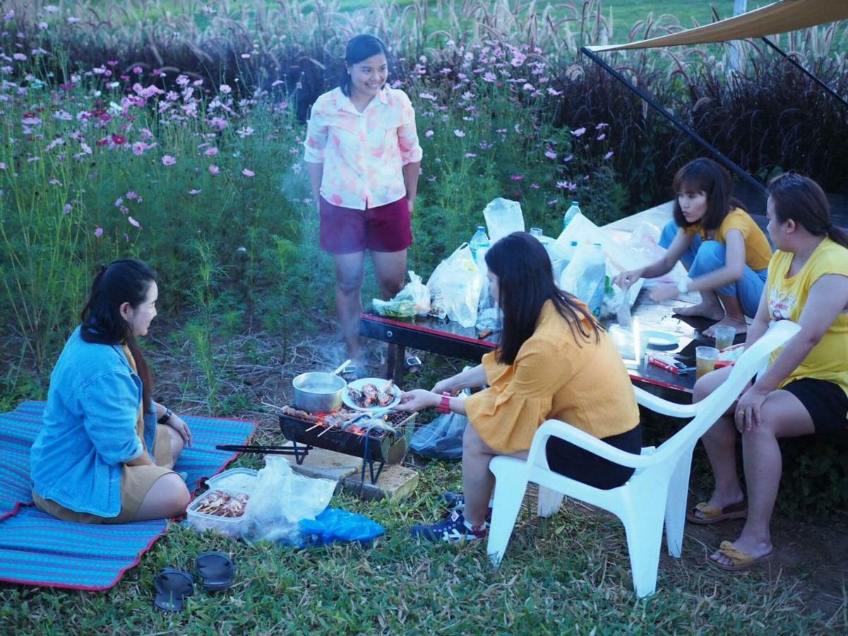 Kondee Cino Cafe & Glamping Hotell Khao Kho Exteriör bild