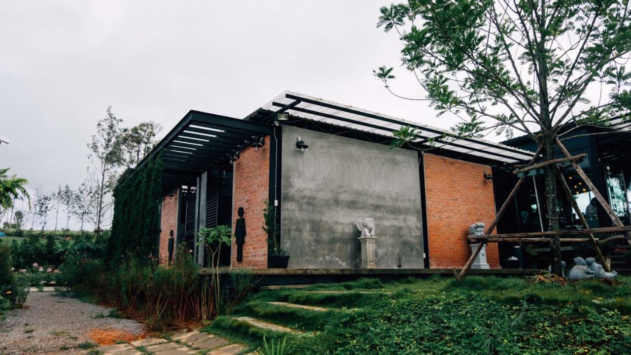 Kondee Cino Cafe & Glamping Hotell Khao Kho Exteriör bild