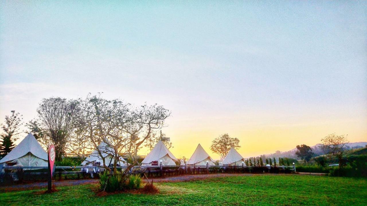 Kondee Cino Cafe & Glamping Hotell Khao Kho Exteriör bild