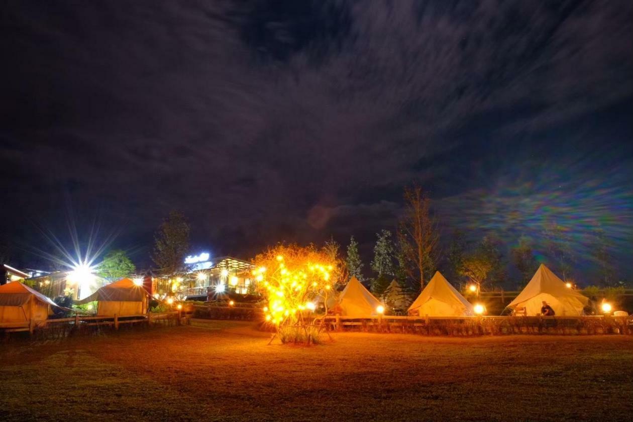 Kondee Cino Cafe & Glamping Hotell Khao Kho Exteriör bild