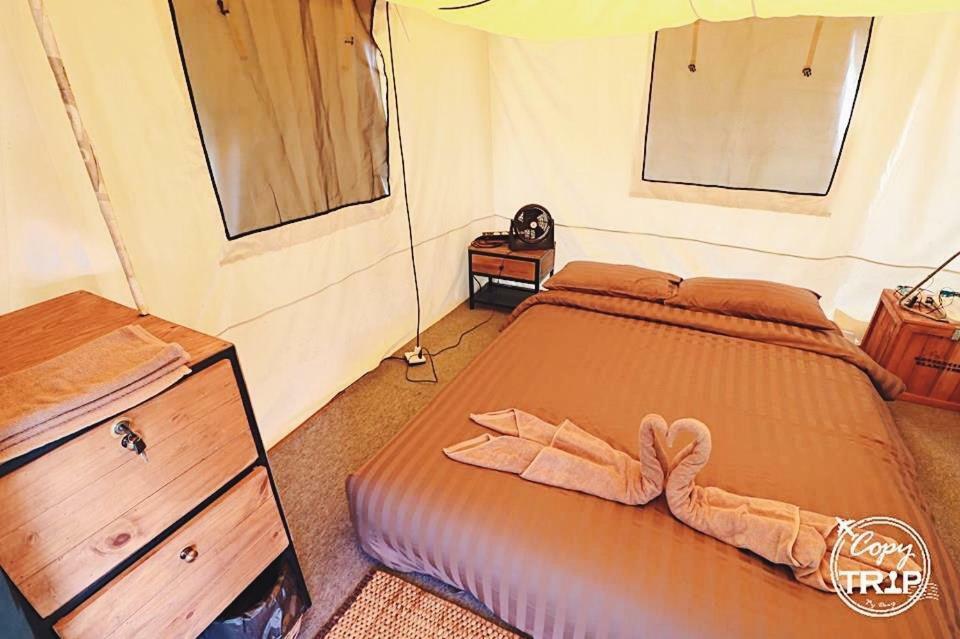 Kondee Cino Cafe & Glamping Hotell Khao Kho Exteriör bild