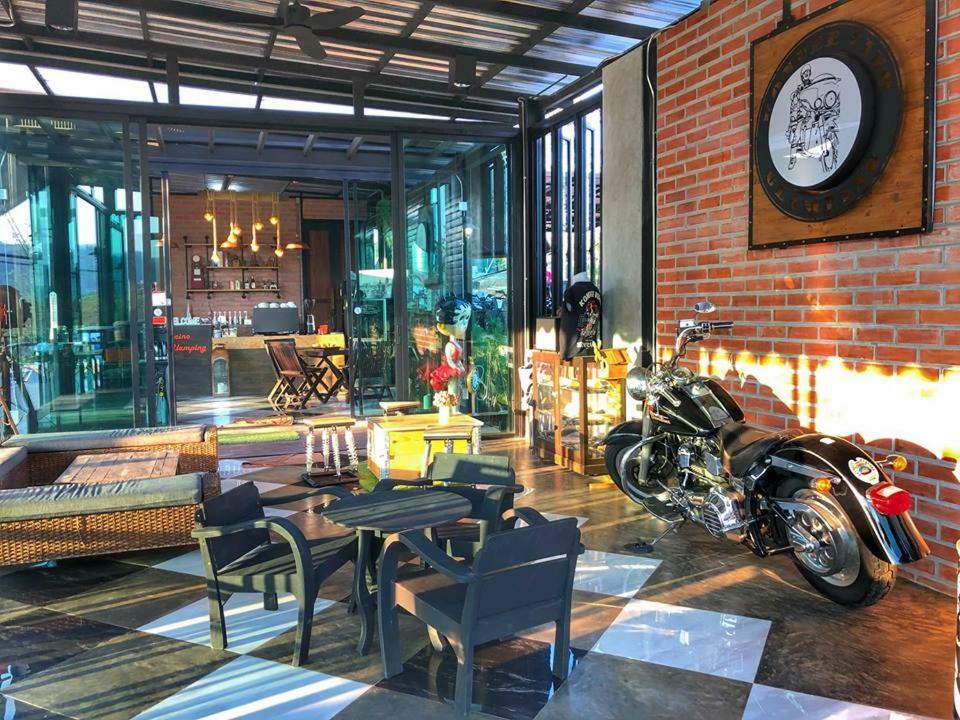 Kondee Cino Cafe & Glamping Hotell Khao Kho Exteriör bild